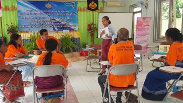 Indonesian Catholic Women (WKRI) of Atambua Diocese, East Nusa Tenggara Province, held a psychological recovery facilitator training for disaster victims at Emmaus Center Atambua.   The February 12-13 event is revenue for humanitarian care in the areas affected by the hurricane ‘Seroja’ last April 2021 in Malacca Regency and North Central Timor Regencies in East Nusa Tenggara Province.