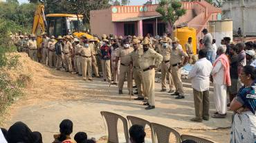 Authorities of the district of Kolar in Karnataka gave orders to demolish a statue of Jesus erected 18 years ago.