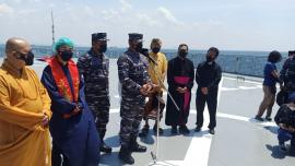 The Indonesian National Armed Forces (TNI) Navy held an interfaith prayer aboard the Semarang-594 warship, sailing in Jakarta waters on September 23.