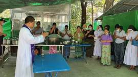 A Catholic priest in Myanmar started to offer low-price meals for the poor beginning from December 13. 