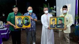 Indonesian youth react to the Interfaith national seminar as the culmination of the twelfth anniversary of Haul Gus Dur on Friday, January 21, 2022, at the Catholic Church of Mother Mary of Perpetual Help in Batam.