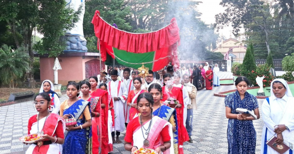 Bangladesh: Bonpara Parish Celebrates Christ the King Feast with Eucharistic Procession