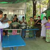 A Catholic priest in Myanmar started to offer low-price meals for the poor beginning from December 13. 